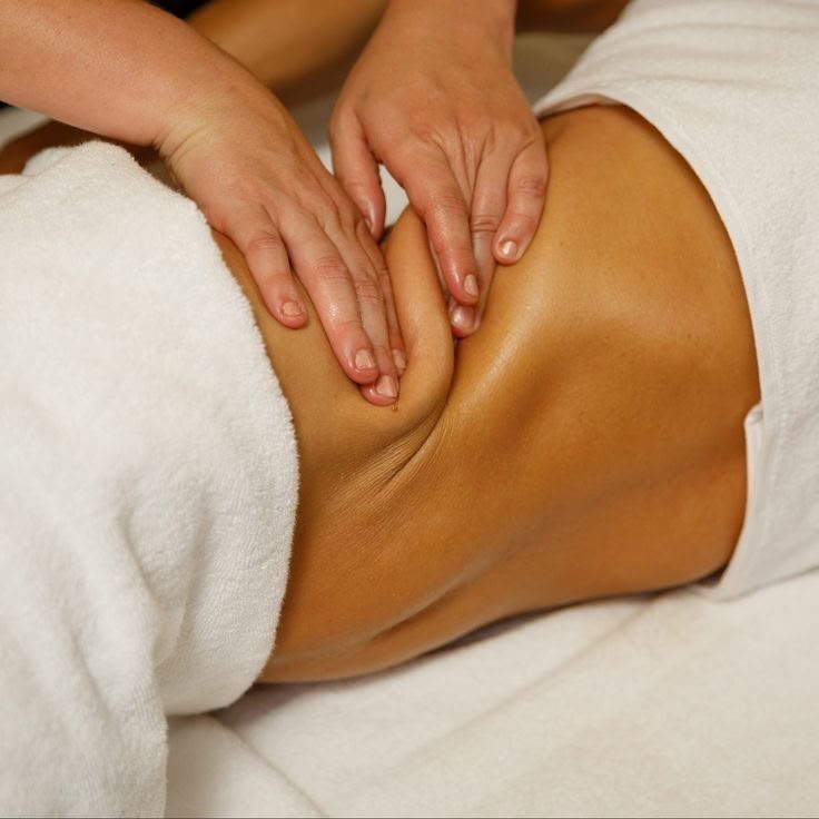 Massagem modeladora na coxa